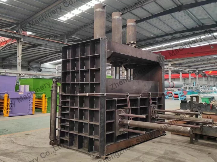 Machine verticale de compactage de pneus hydraulique à vendre