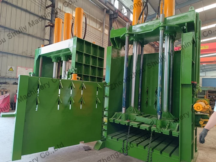 Machine verticale de compactage de pneus hydraulique