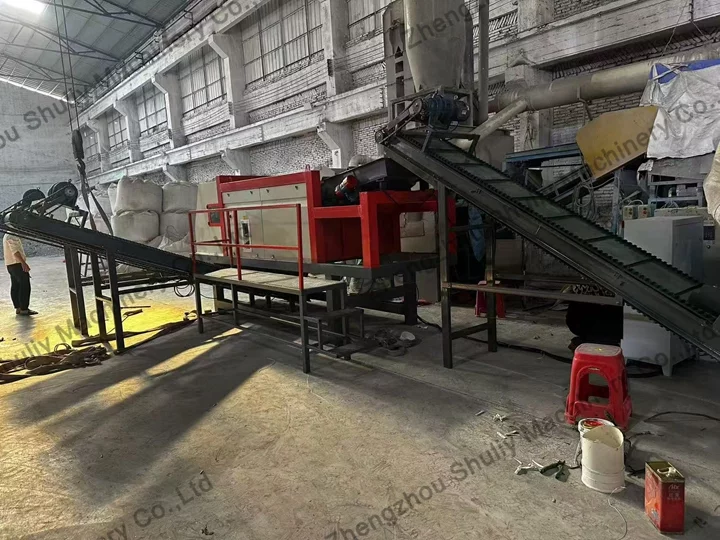 Waste refrigerator crusher factory