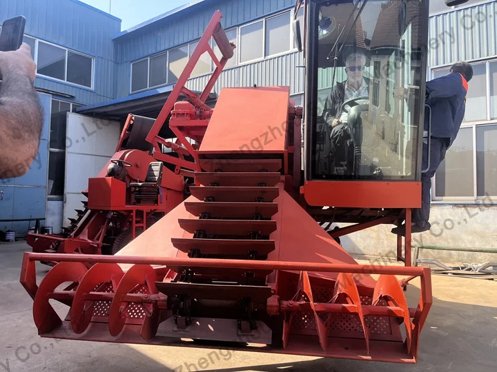 salt harvester with crushing function